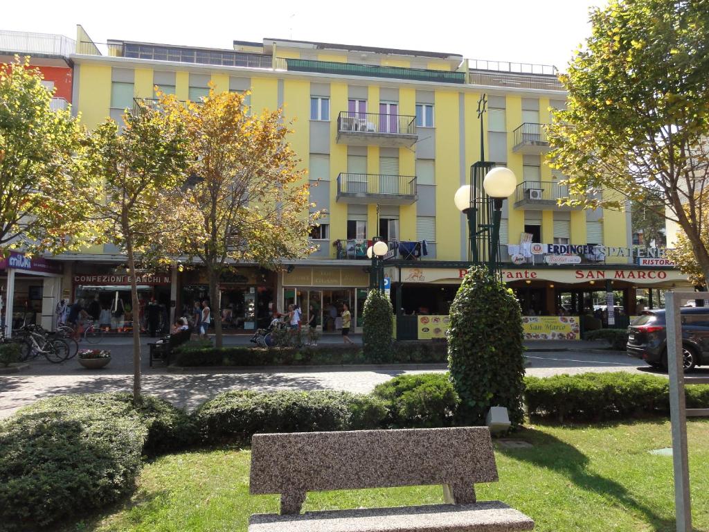 Το κτήριο όπου στεγάζεται  το διαμέρισμα