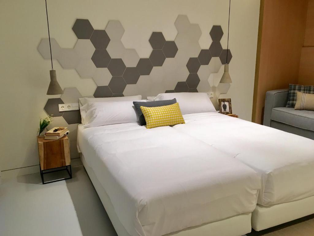 Postel nebo postele na pokoji v ubytování Inside Bilbao Apartments