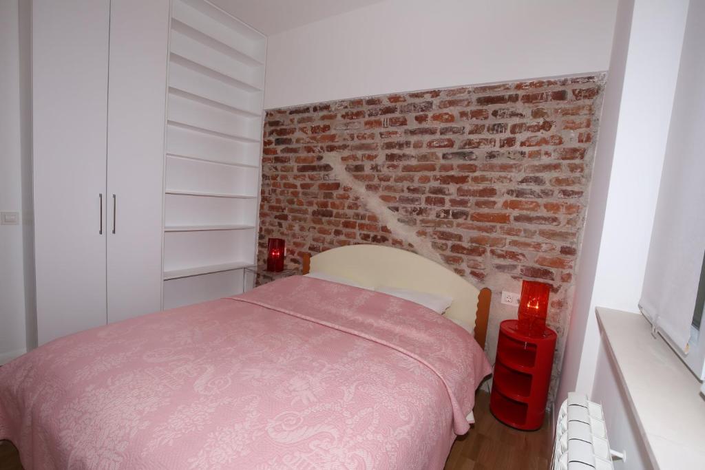 A bed or beds in a room at Largo Apartment