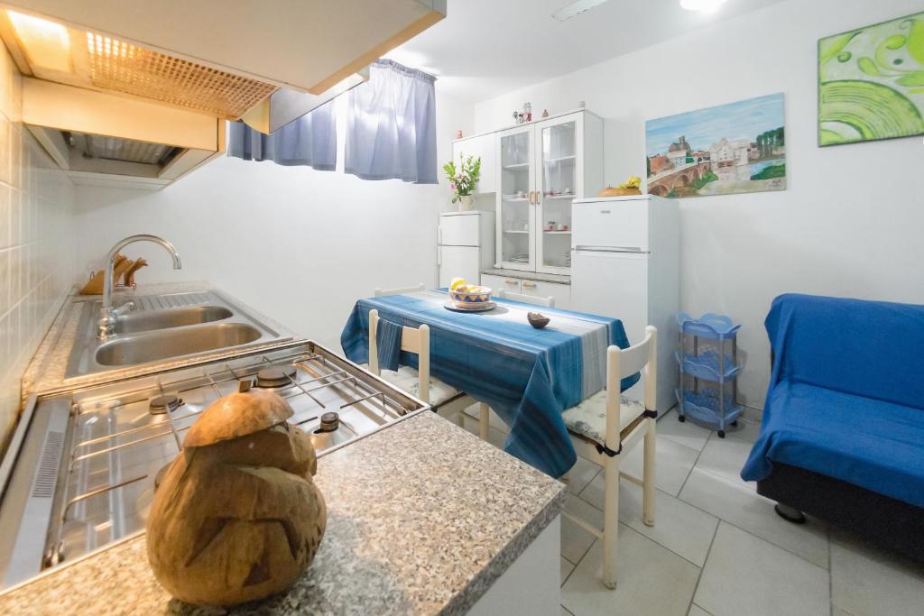 Kuchyňa alebo kuchynka v ubytovaní Deliziosi Appartamenti Sul Mare