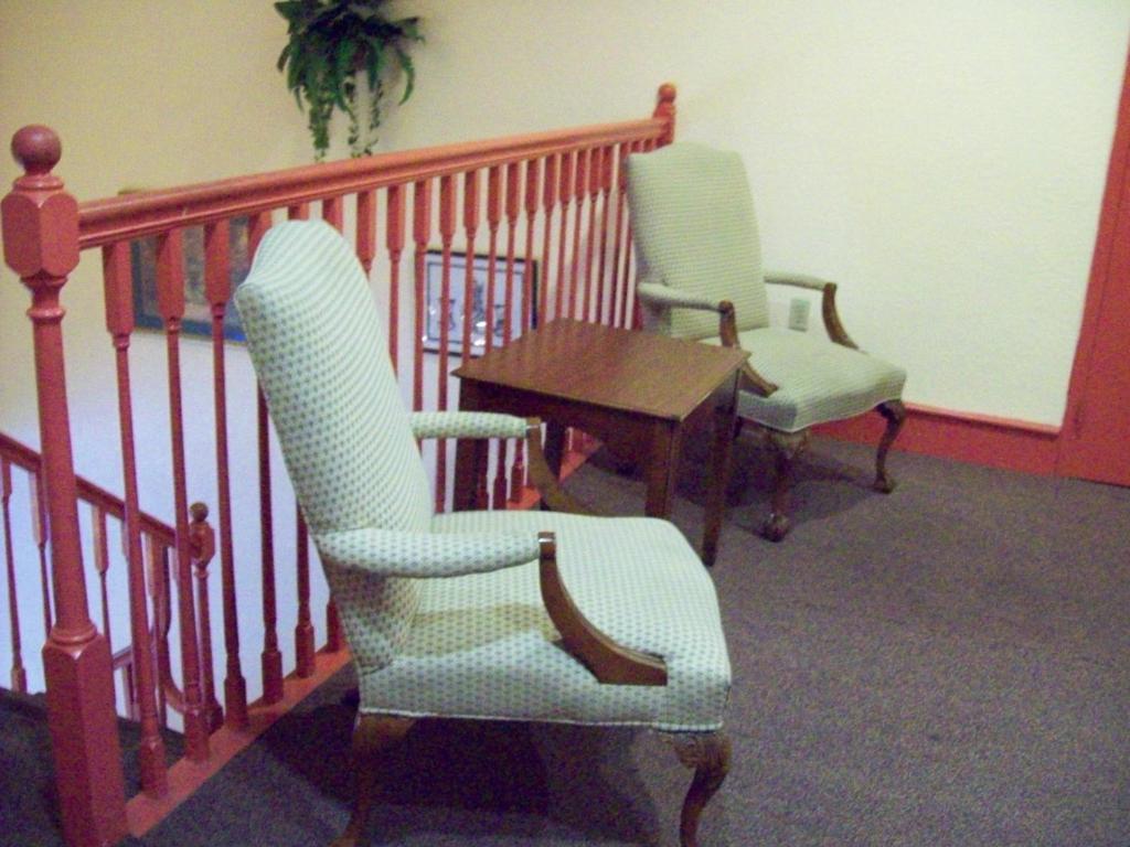 Days Inn by Wyndham Savannah Airport photo