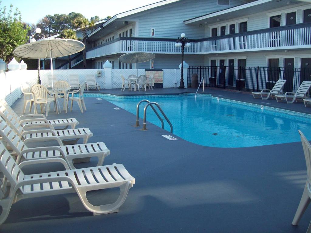 Days Inn by Wyndham Savannah Airport photo
