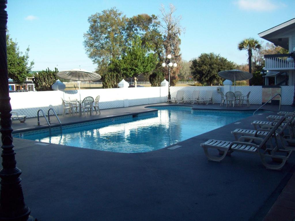 Days Inn by Wyndham Savannah Airport photo