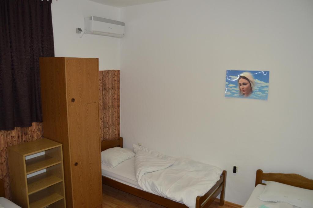 Postel nebo postele na pokoji v ubytování Pansion Modana Medjugorje