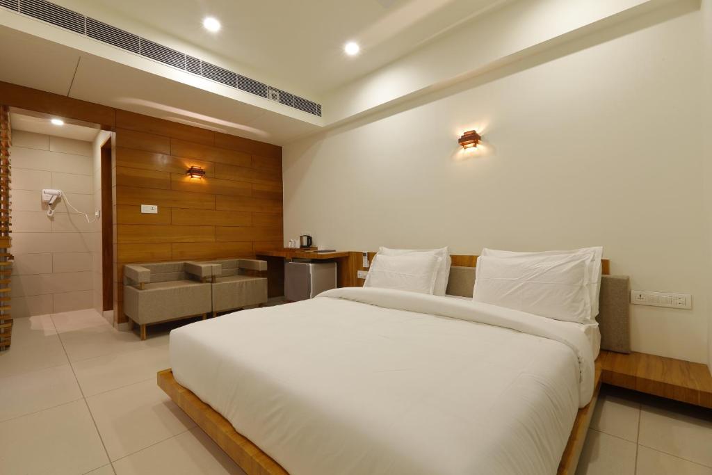 Postel nebo postele na pokoji v ubytování Hotel 440, A Serene Stay