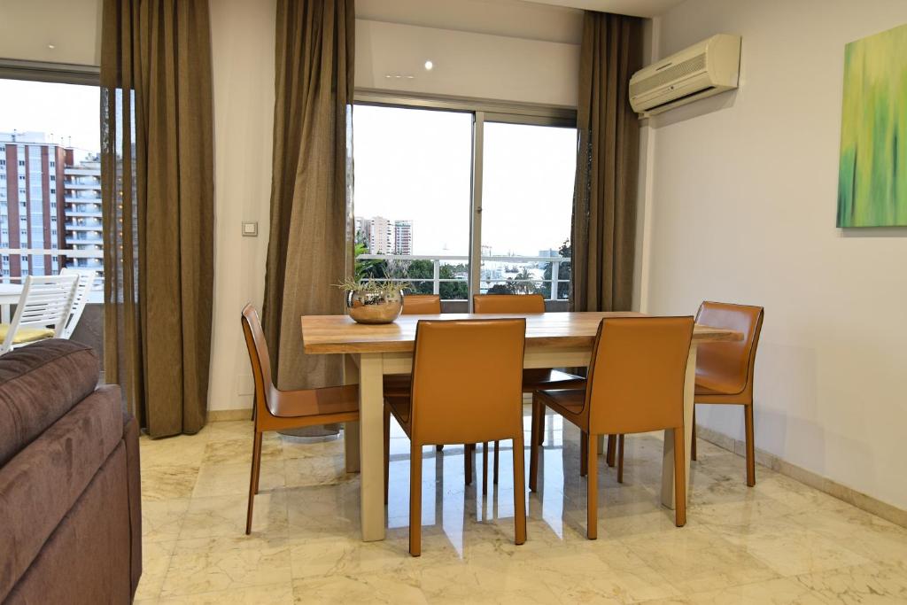 Posedenie v ubytovaní Apt Luxury Reding Solo Familias