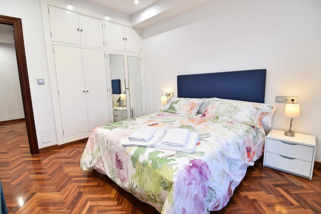 Posteľ alebo postele v izbe v ubytovaní Apt Luxury Reding Solo Familias