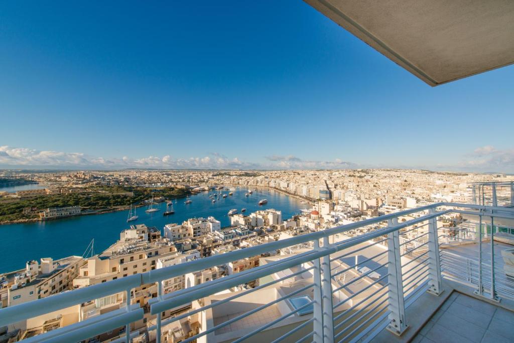 Seafront Apartment Sliema - Deluxe Three Bedroom Seafront Apartment