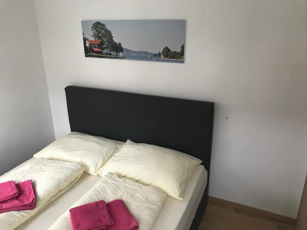 Postel nebo postele na pokoji v ubytování Lea am See - Bio Design Appartement