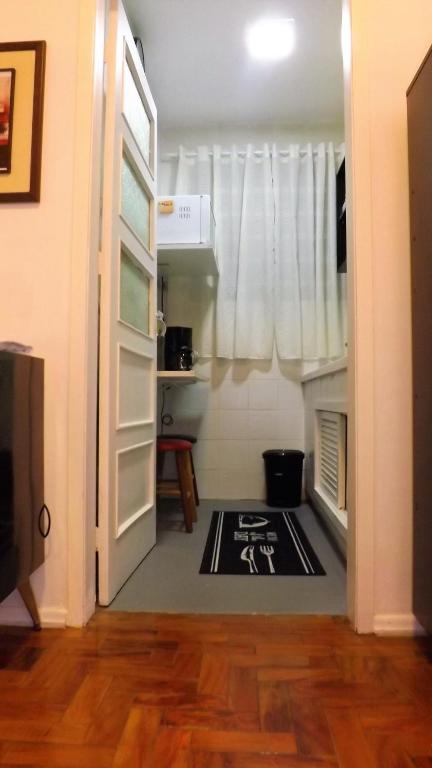 Lugar todo no Centro I-Próx. a Santa Casa e UFRGS  Lugar todo no Centro I-Próx. a Santa Casa e UFRGS