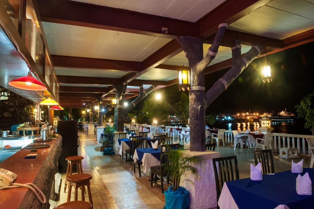Restaurace v ubytování Phi Phi Island Cabana Hotel