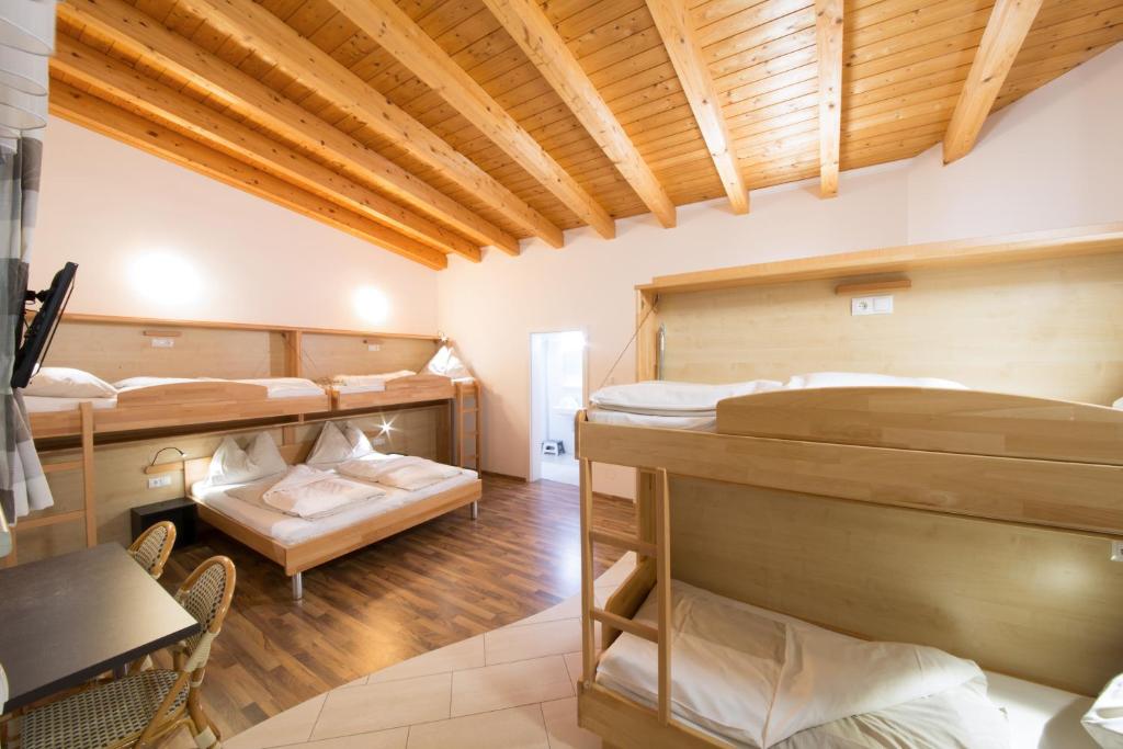 Jugendhotel Ennshof - Bunk Bed Room For 6 Adults