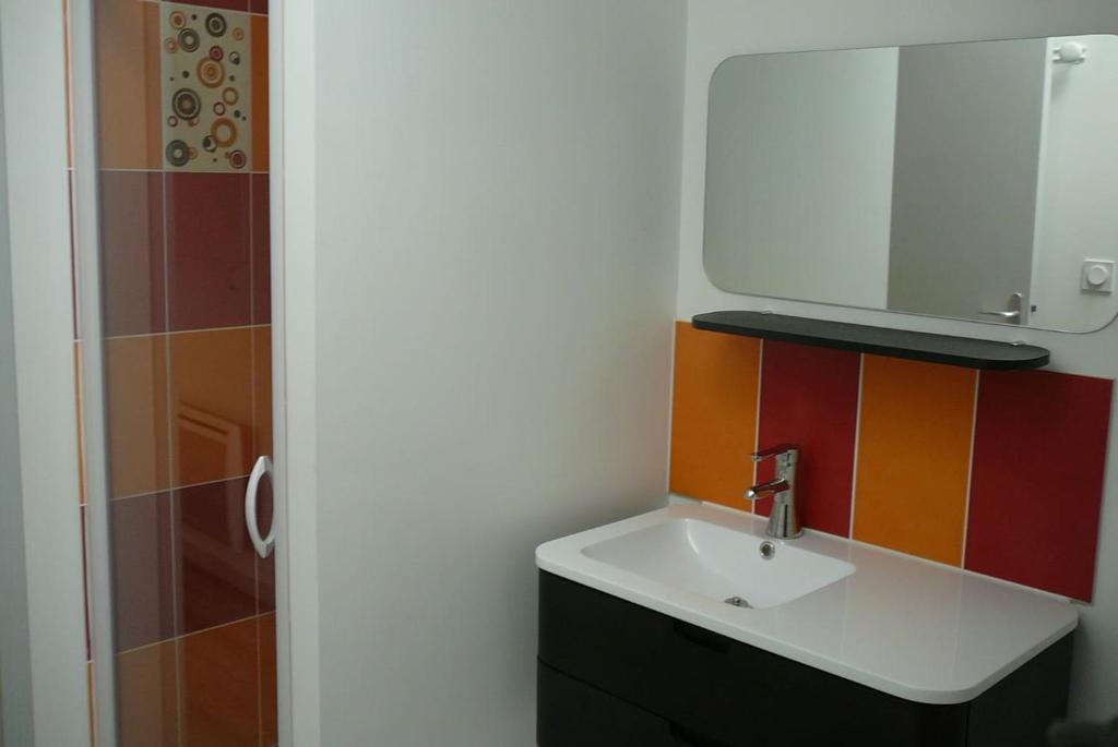 a bathroom with a sink and a mirror at Appartements T2 Proche de Rennes in Chantepie
