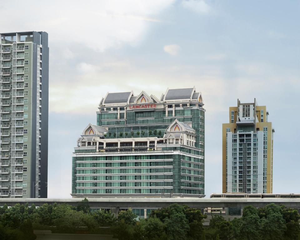 Lancaster Bangkok near Phetchaburi MRT Station