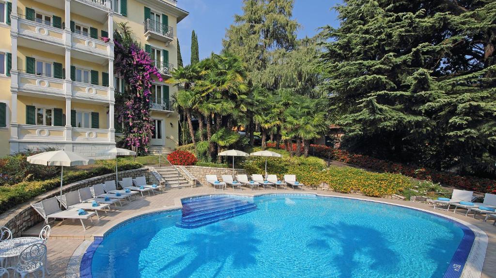 Bazén v ubytování Villa Sofia Hotel nebo v jeho okolí