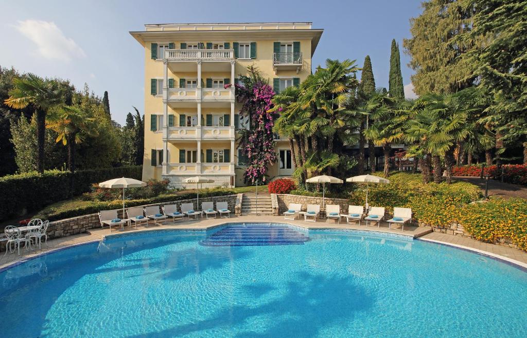 Bazén v ubytování Villa Sofia Hotel nebo v jeho okolí