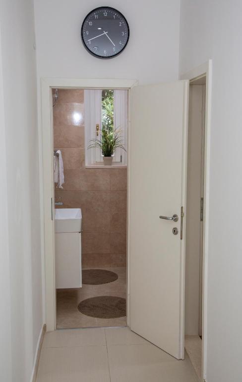 Apartments Victoria - 11