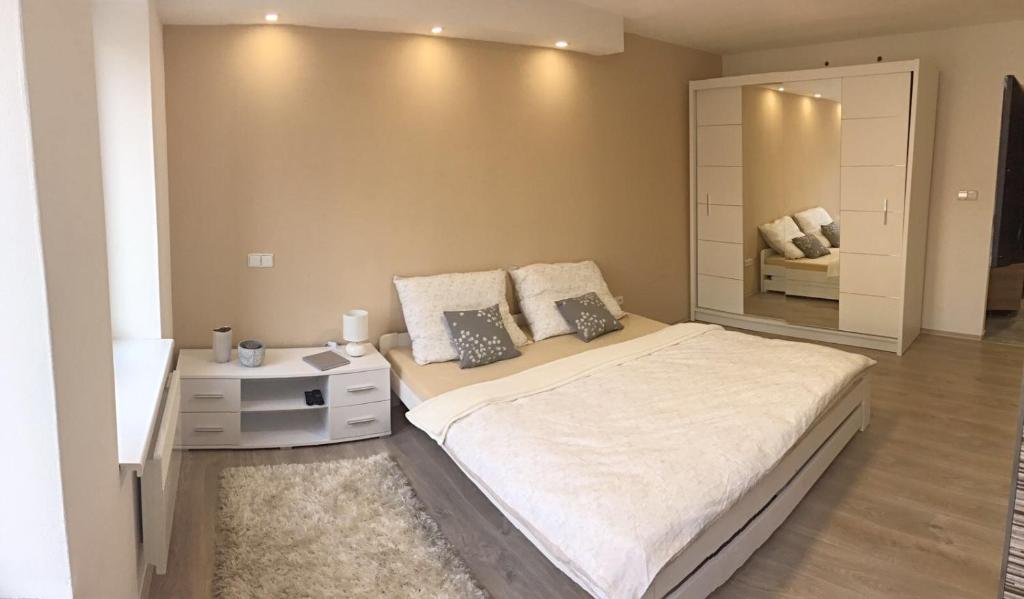 Postel nebo postele na pokoji v ubytování Apartmán U Zlaté hroudy