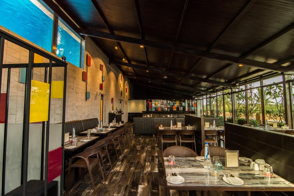 Restaurace v ubytování Roopa Elite