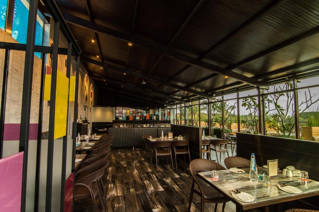 Restaurace v ubytování Roopa Elite
