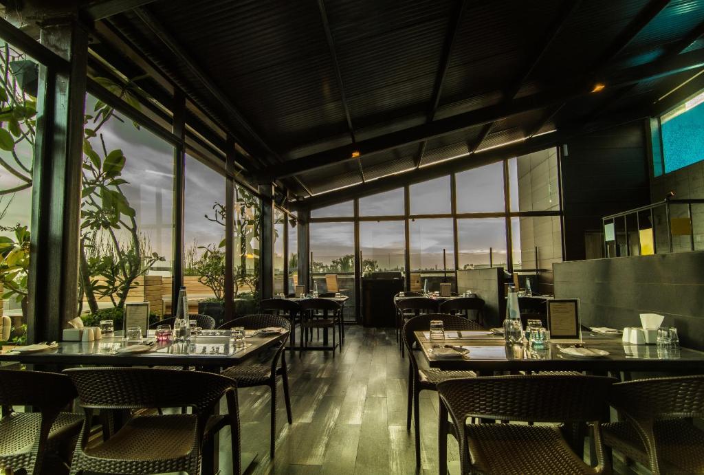 Restaurace v ubytování Roopa Elite