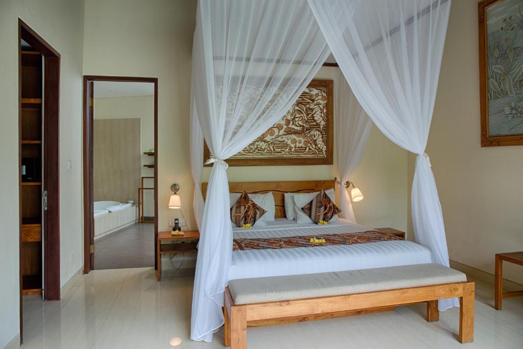 Santun Luxury Private Villas-CHSE CERTIFIED - Royal Four Bedroom Pool Villa With Rice Field View
