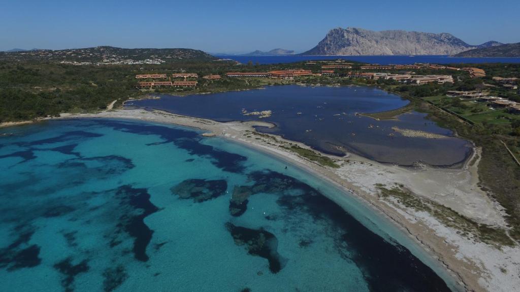 an aerial view of a beach with blue water at Residence Porto Coda Cavallo in San Teodoro