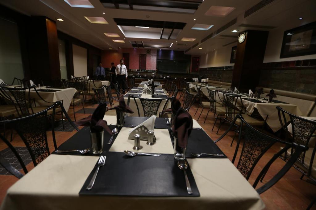 Restaurace v ubytování SilverCloud Hotel and Banquets
