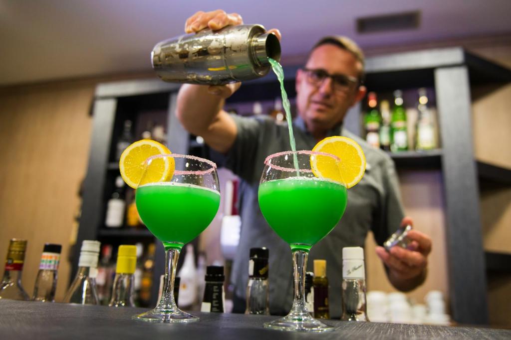 Nápoje v ubytování Kn Hotel Matas Blancas - Solo Adultos
