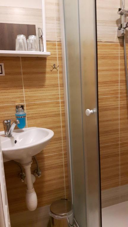 Vannituba majutusasutuses Chata u Tří Sluk