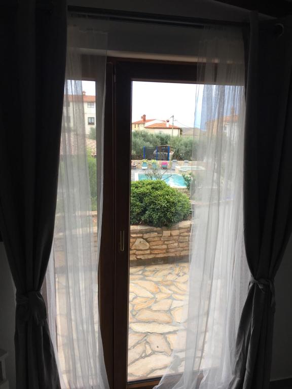 Bazén v ubytovaní Apartments Čeh alebo v jeho blízkosti