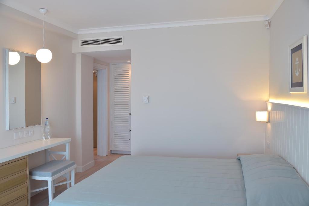 Sunrise Gardens Aparthotel - One-Bedroom Suite With Sea View