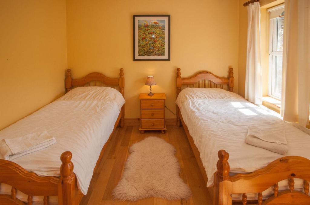 Postel nebo postele na pokoji v ubytování Cottage 259 - Renvyle