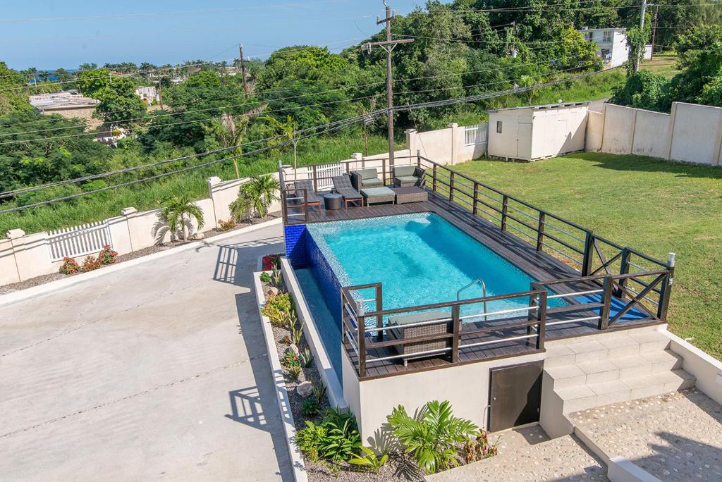 Luxury 2BR Home facing Beach w/Pool Montego Bay #4 - 两居室联排别墅