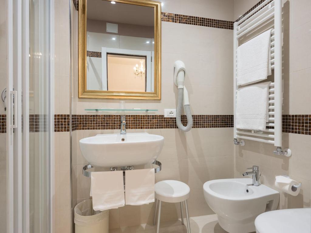 Koupelna v ubytování Albergo Basilea