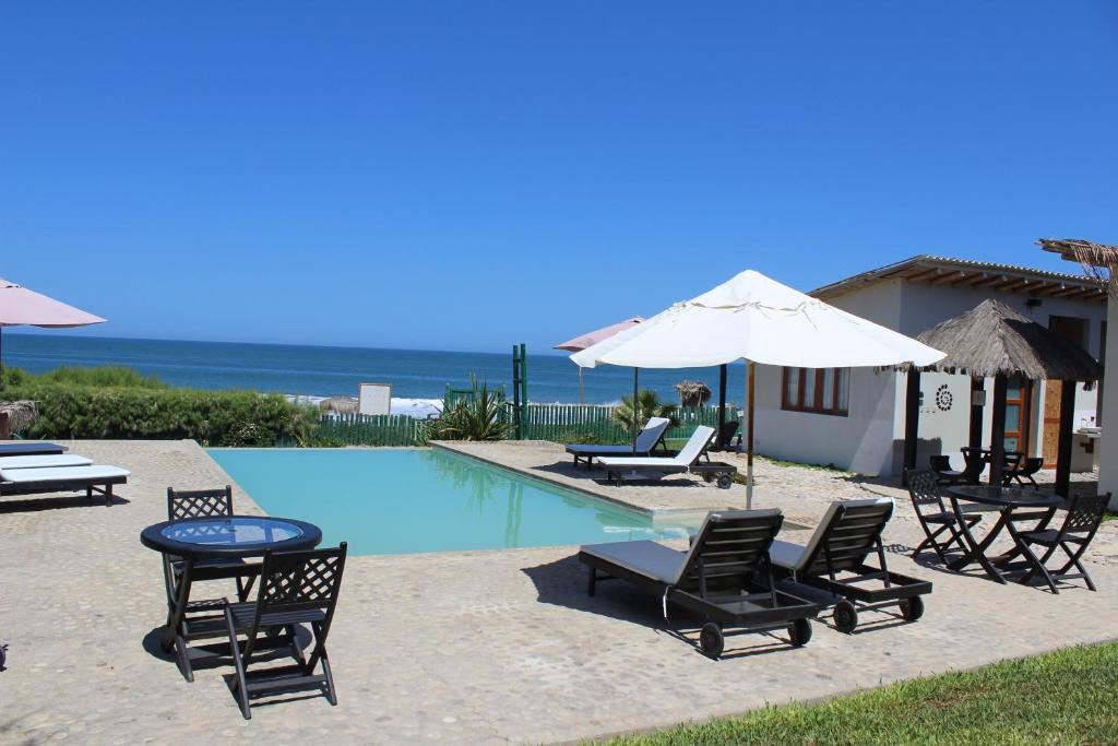 Bazén v ubytování Origenes Spa & Lodging nebo v jeho okolí
