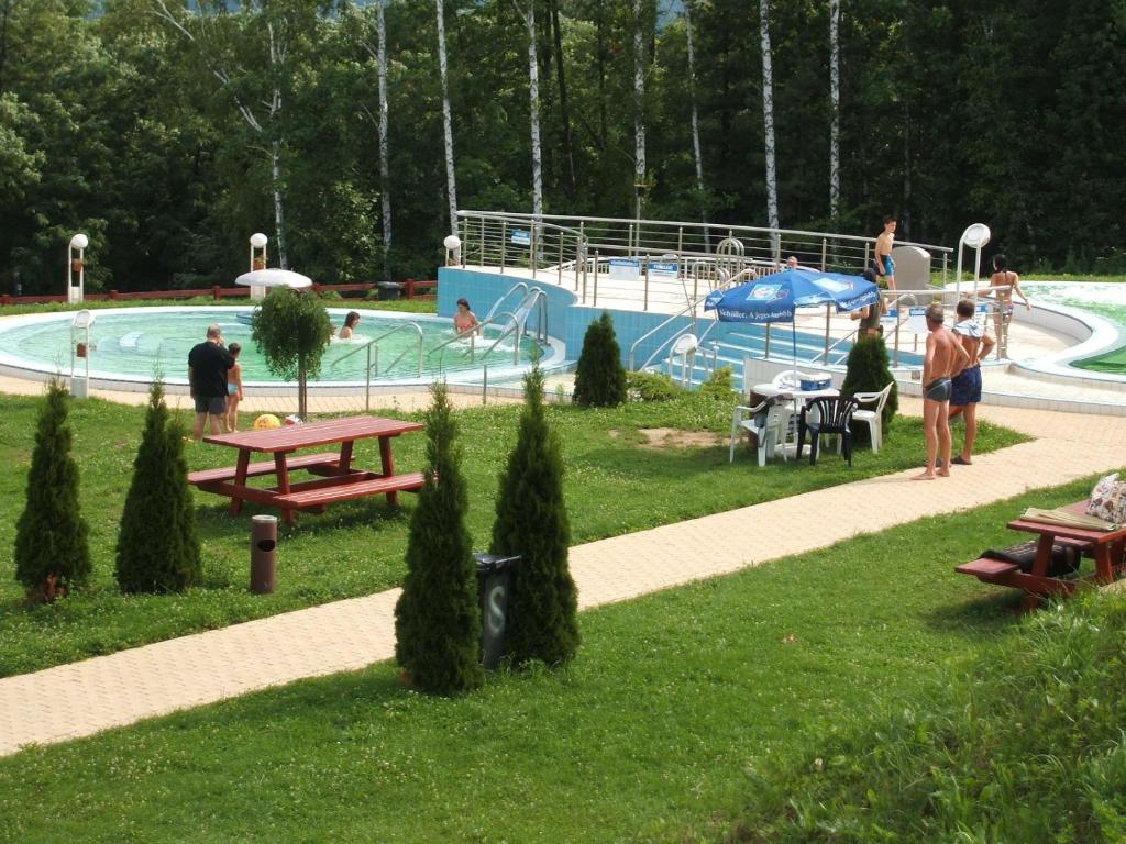 Bazén v ubytování Rejtek Vendégház nebo v jeho okolí