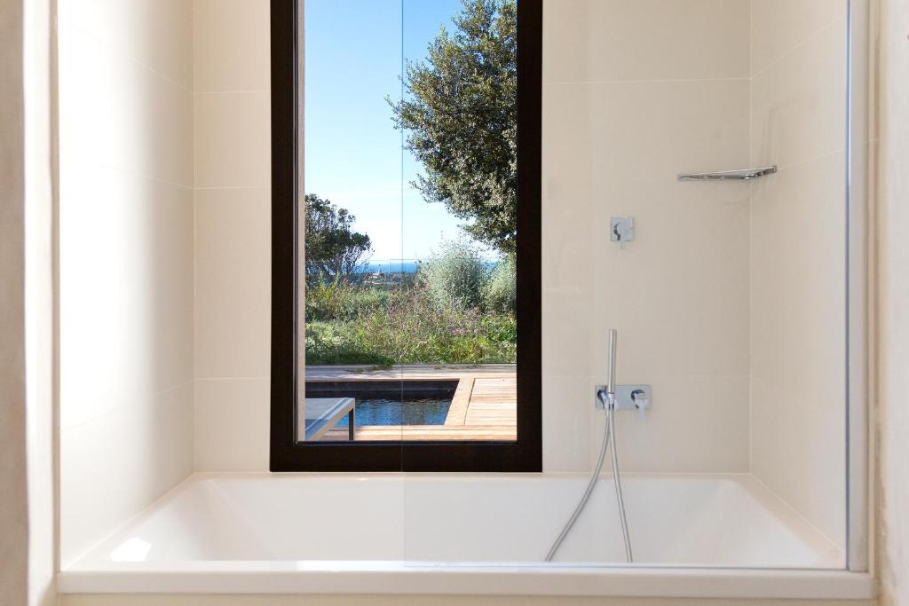 Koupelna v ubytování Hôtel Cala di Greco