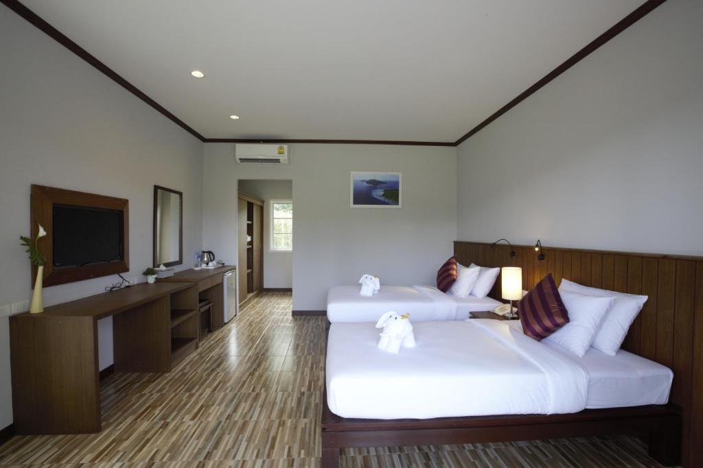 Khaolak Mountain View - Deluxe Double Or Twin Room With Pool View