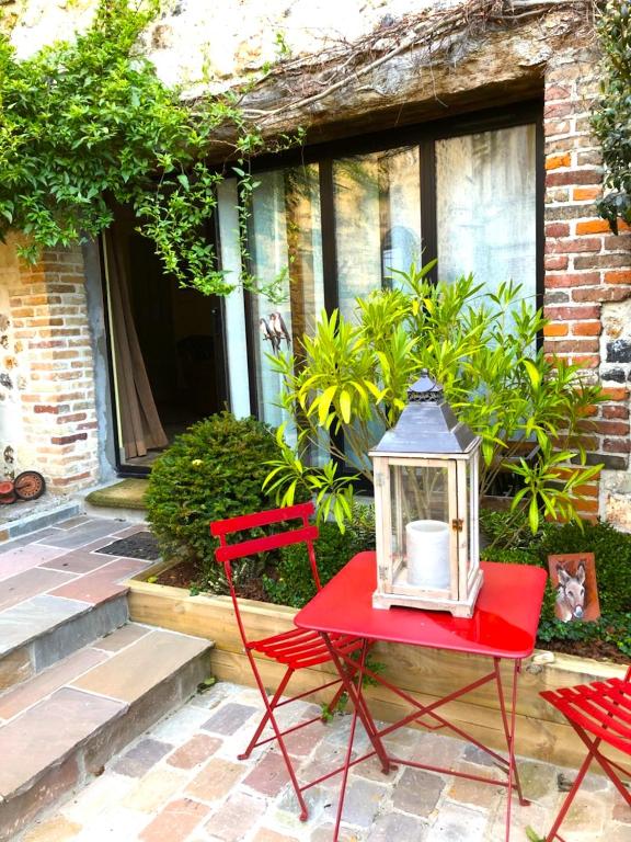La Cour Sainte Catherine demeure de charmeにある庭