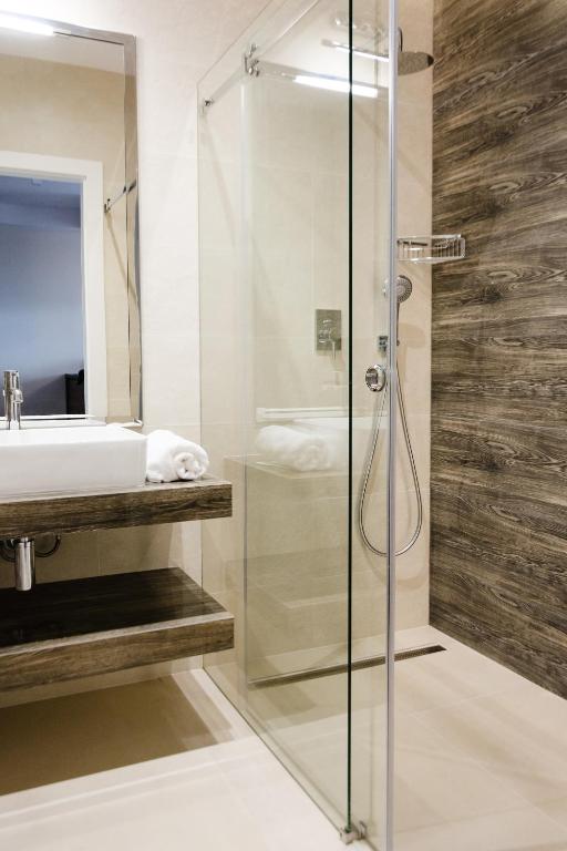 Kúpeľňa v ubytovaní LuxLux Apartments Metro Slodowiec