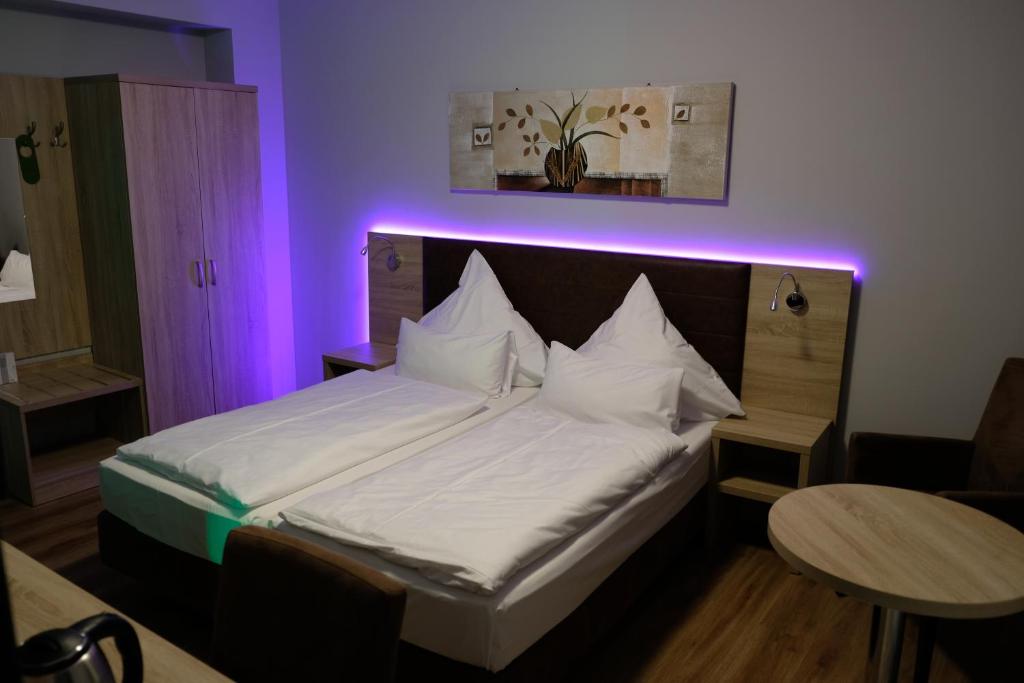 Postel nebo postele na pokoji v ubytování Minx – CityHotels