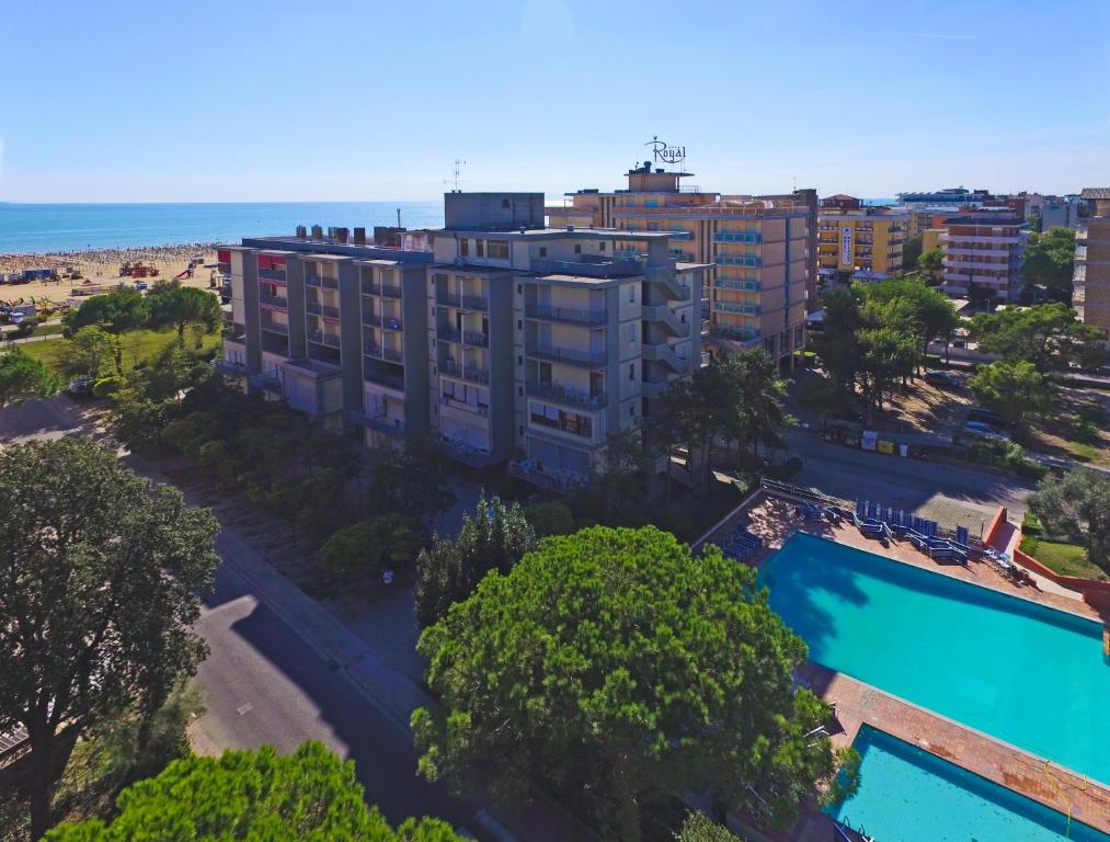 an aerial view of a resort with a swimming pool at Laguna Grande monolocali in Bibione