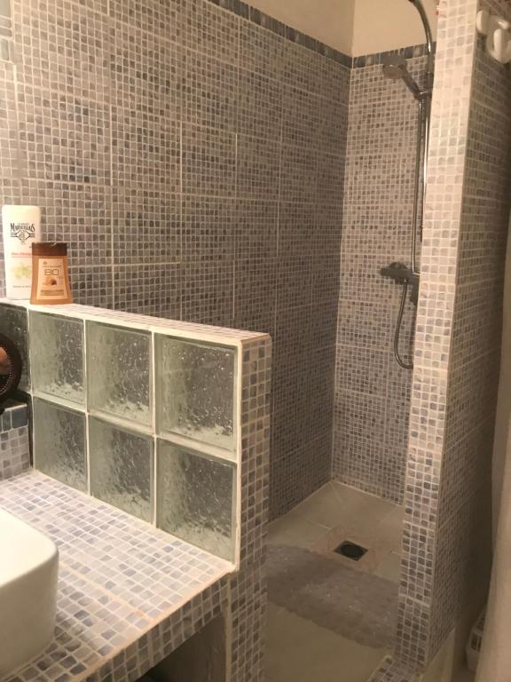 Koupelna v ubytování Chambre d'hôtes Le Cèdre
