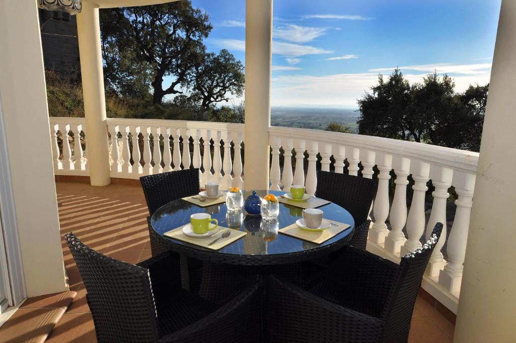 A balcony or terrace at 1131 Can Isaac Anglaterra - Apivend Immo