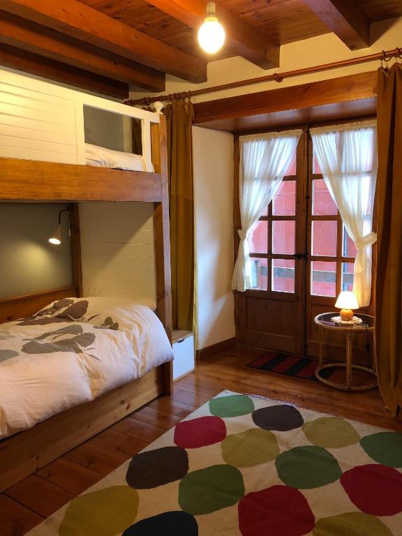 Posteľ alebo postele v izbe v ubytovaní Casa de piedra con encanto en el bonito pueblo de Bagergue