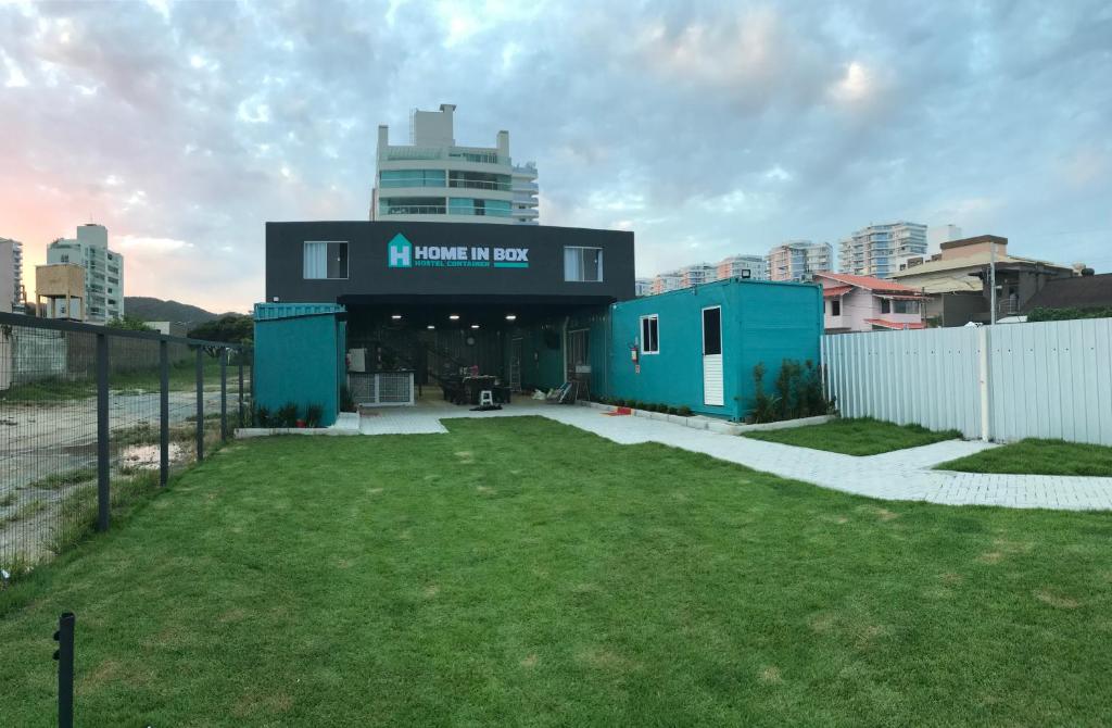  Home in Box Hostel