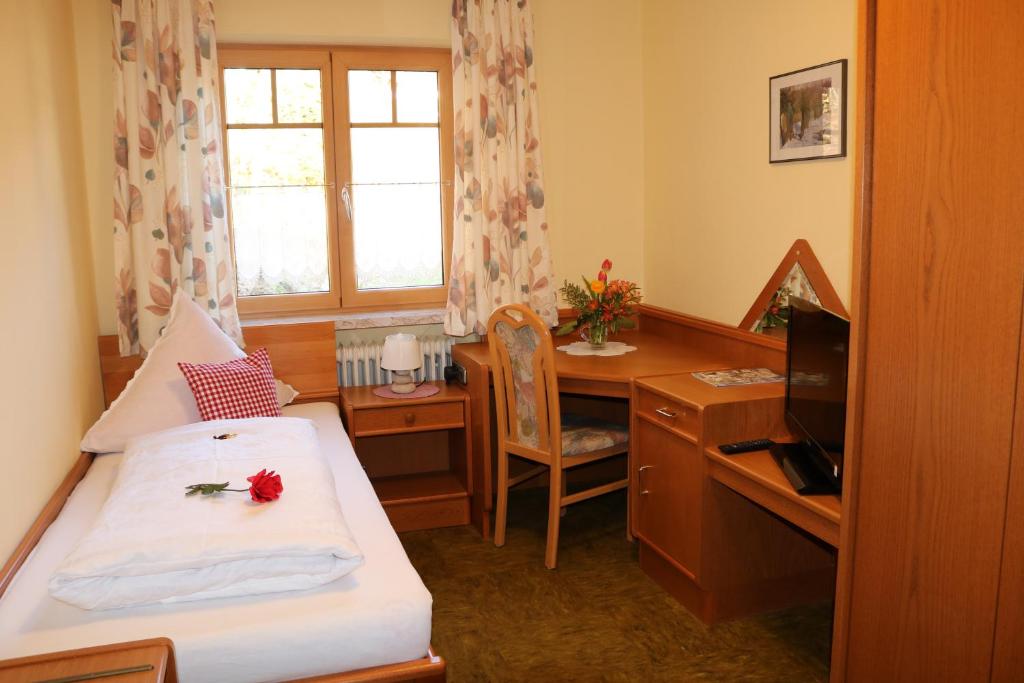 Postel nebo postele na pokoji v ubytování GarniHotel - Arberblick