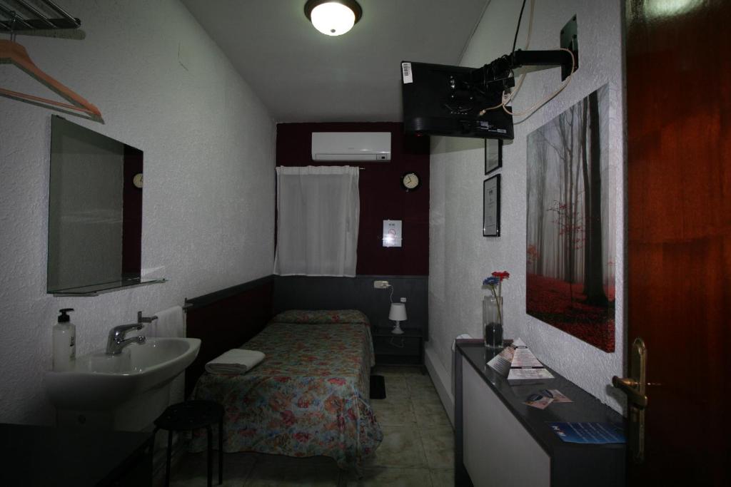 Fotografie z fotogalerie ubytování Hostal Restaurante Avenida de Madrid v destinaci Terrassa