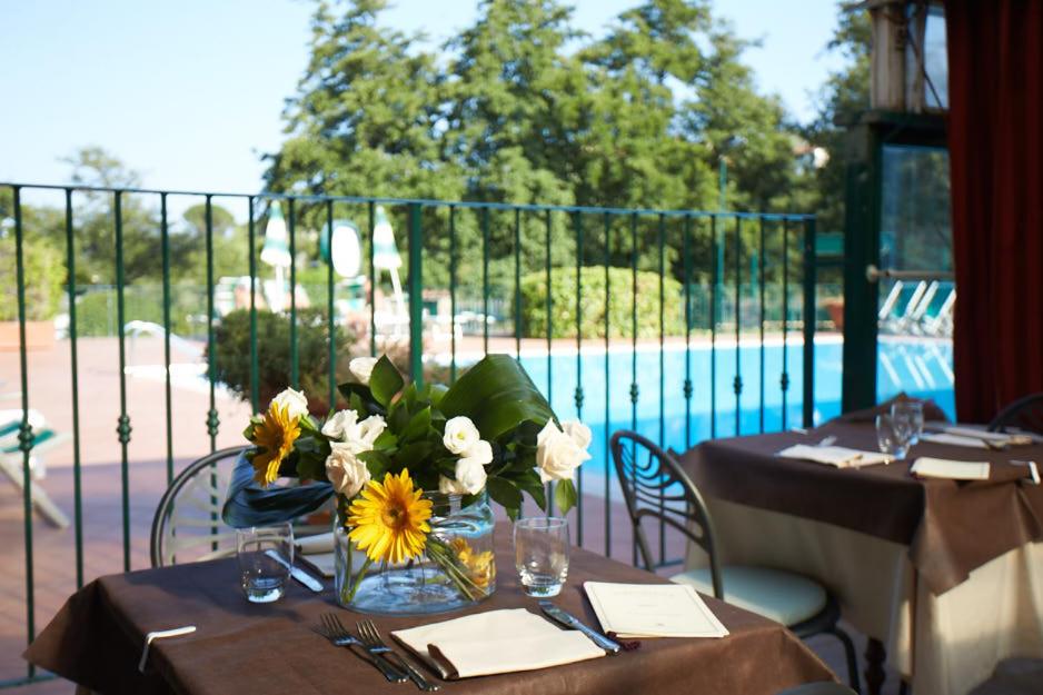 Bazén v ubytování Hotel Lago Verde nebo v jeho okolí
